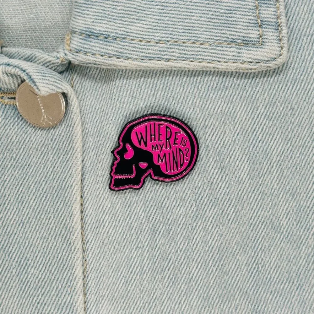 ⭐NEW enamel pin brooch off skull that says WHERE IS MY MIND? Overthinkers mental - Picture 1 of 5